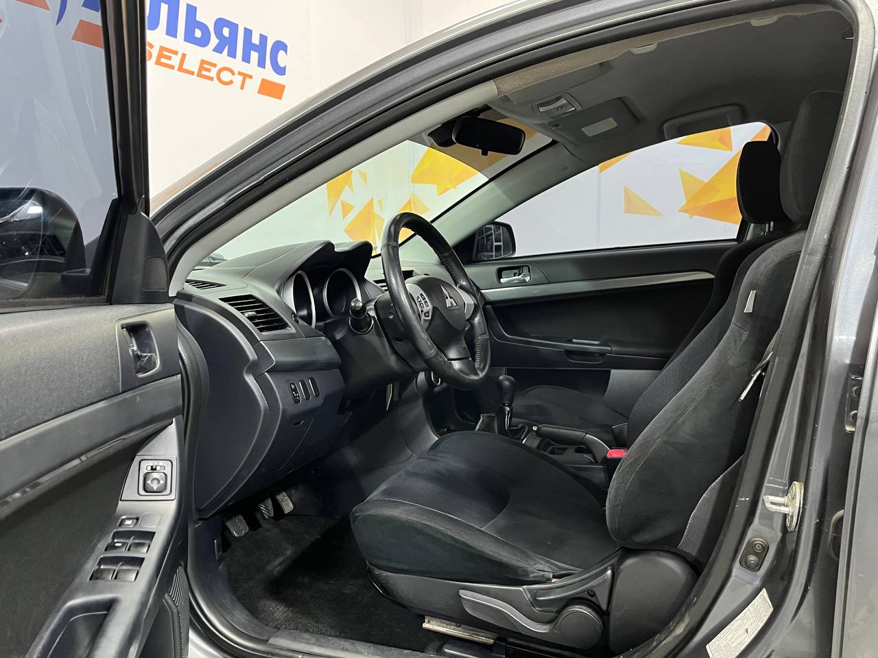 MITSUBISHI LANCER