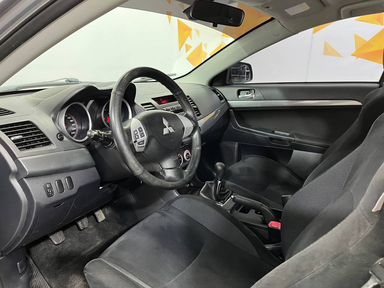 MITSUBISHI LANCER