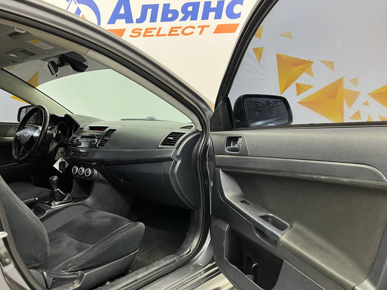 MITSUBISHI LANCER