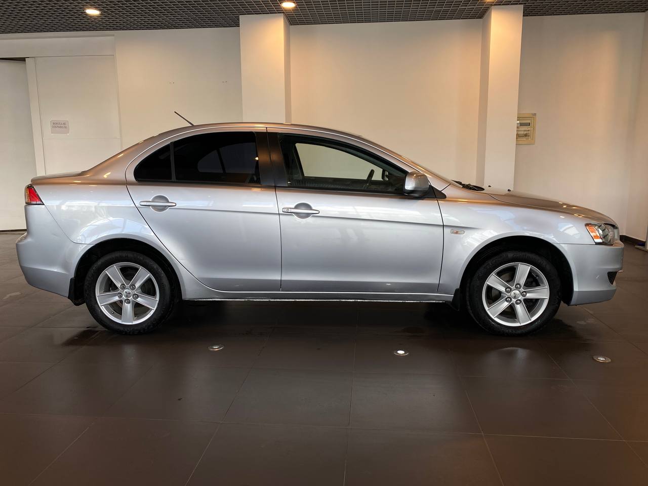 MITSUBISHI LANCER