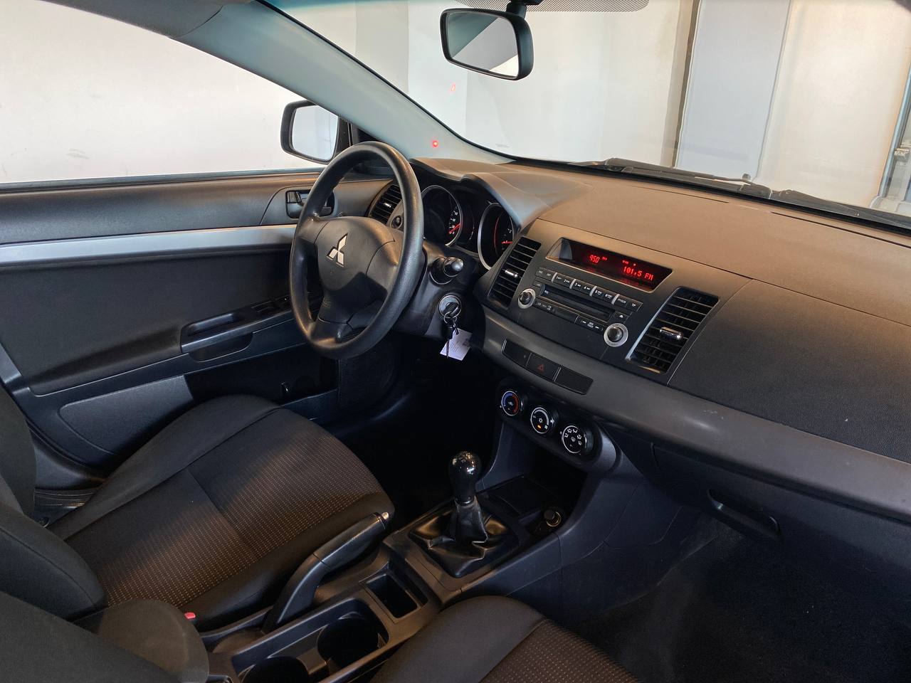 MITSUBISHI LANCER