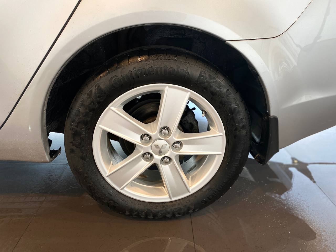 MITSUBISHI LANCER