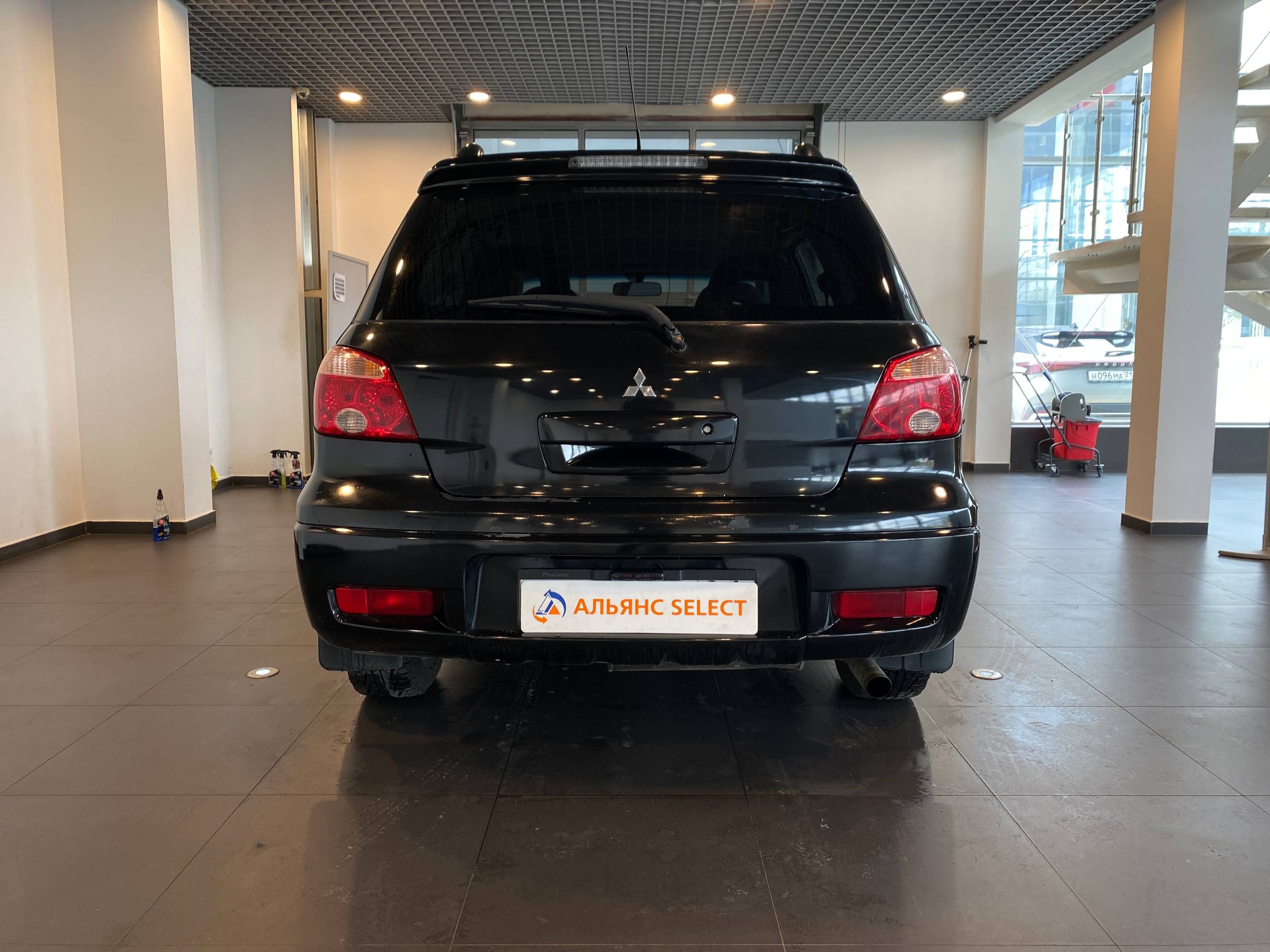 MITSUBISHI OUTLANDER