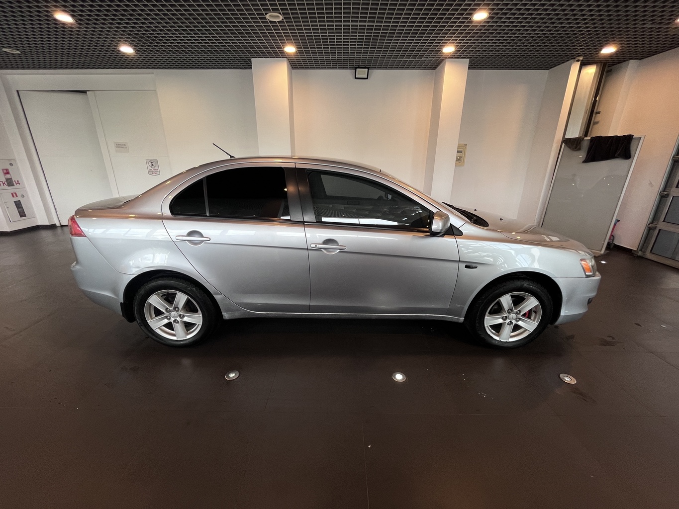 MITSUBISHI LANCER
