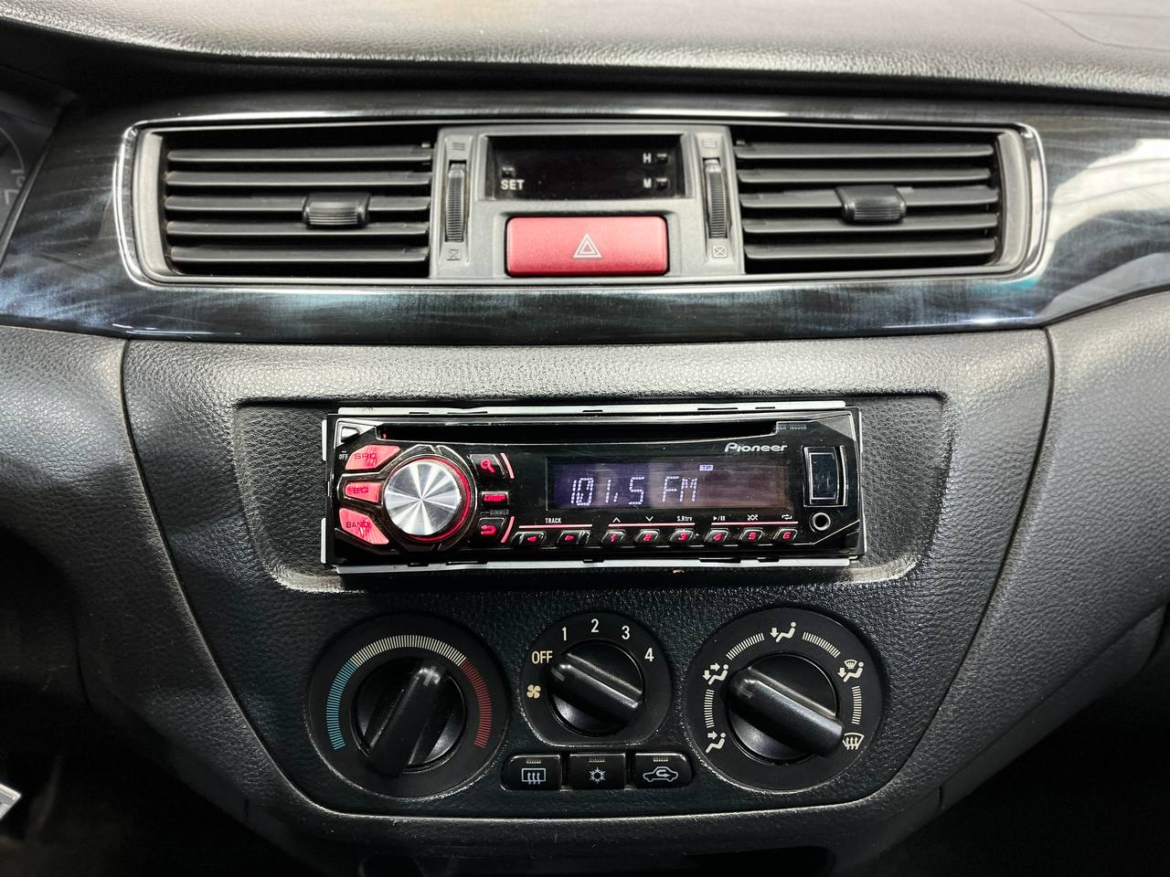 MITSUBISHI LANCER