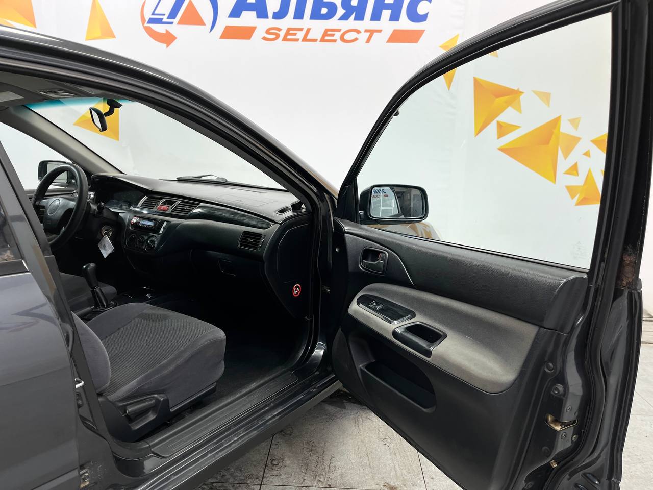 MITSUBISHI LANCER
