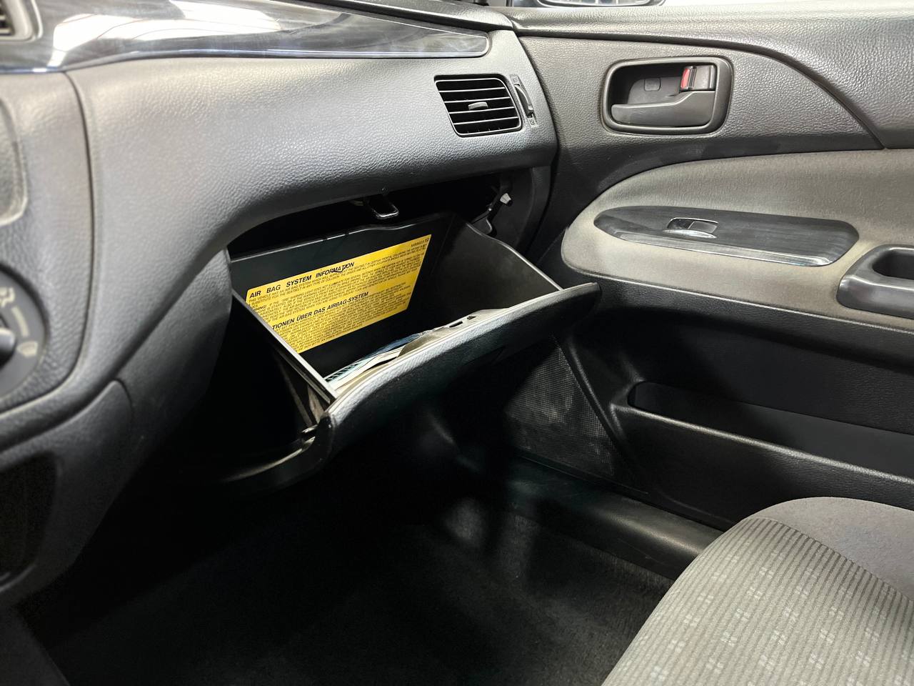 MITSUBISHI LANCER
