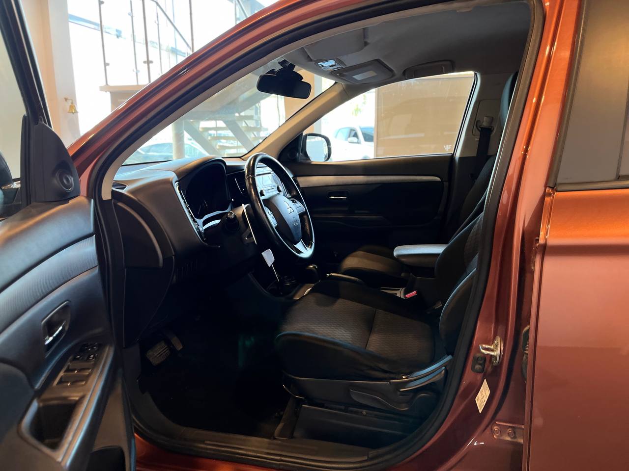 MITSUBISHI OUTLANDER