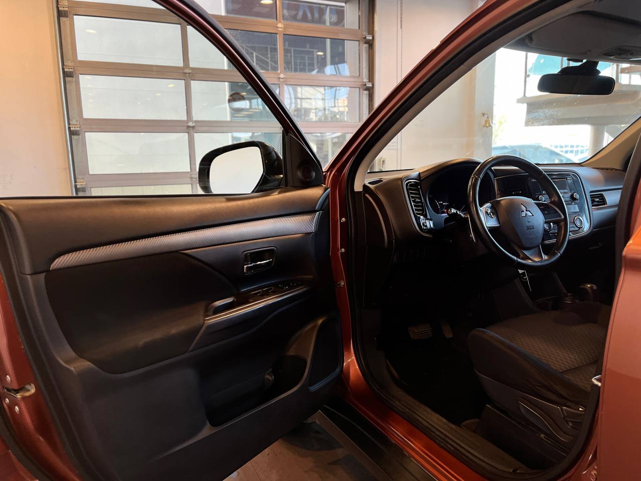 MITSUBISHI OUTLANDER