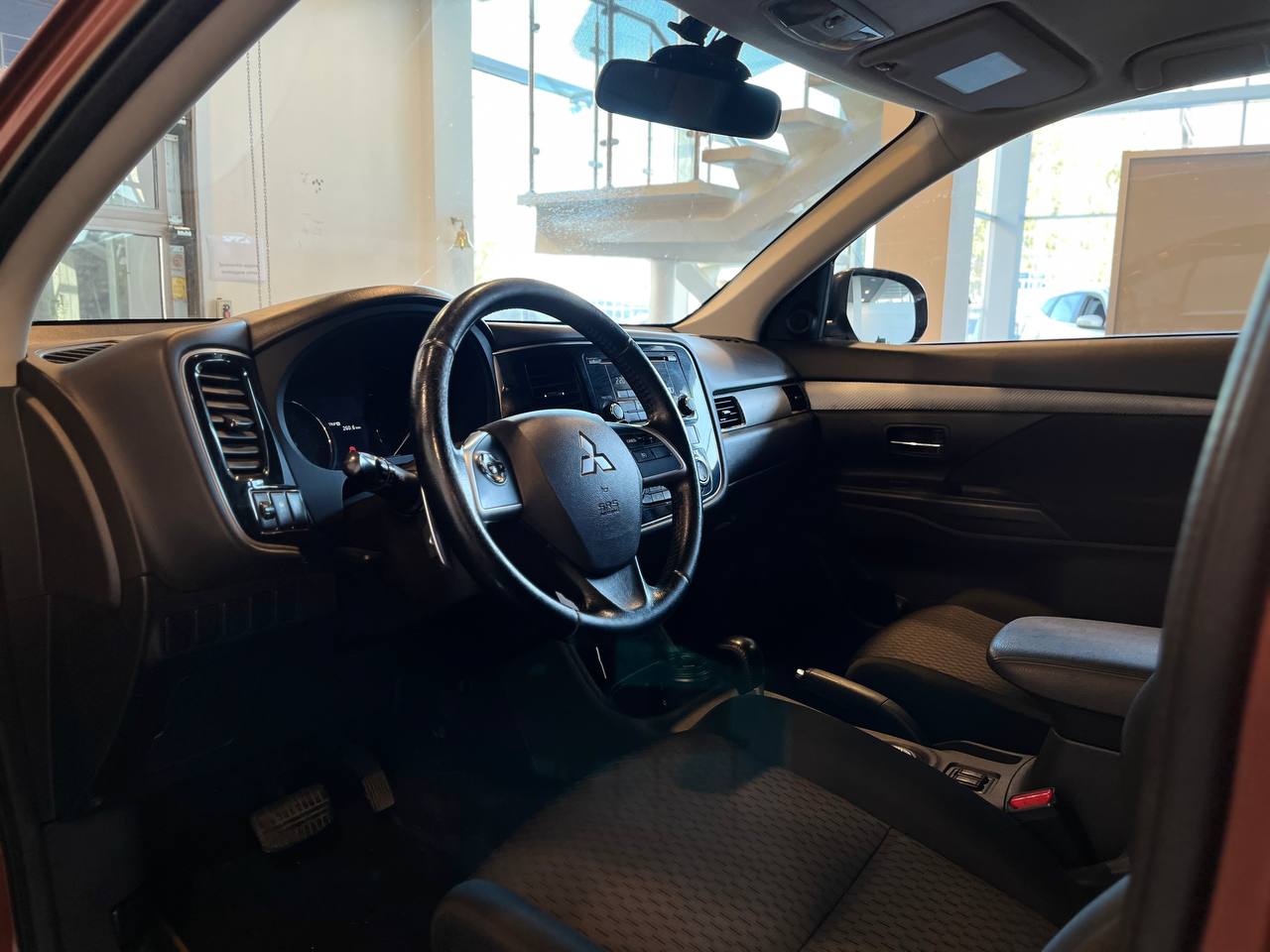 MITSUBISHI OUTLANDER