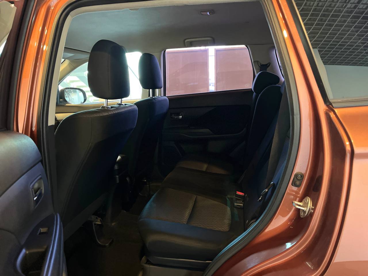 MITSUBISHI OUTLANDER