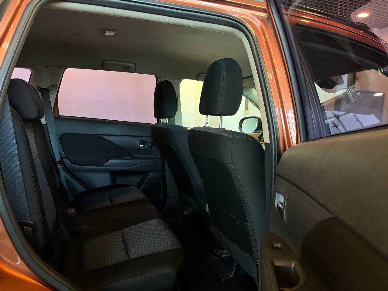 MITSUBISHI OUTLANDER