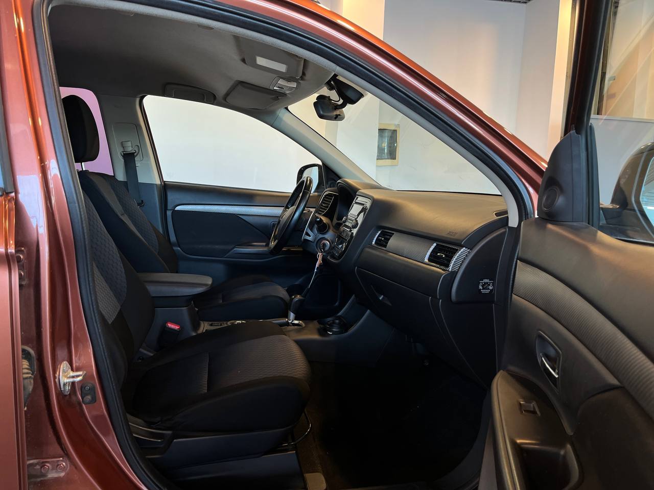 MITSUBISHI OUTLANDER