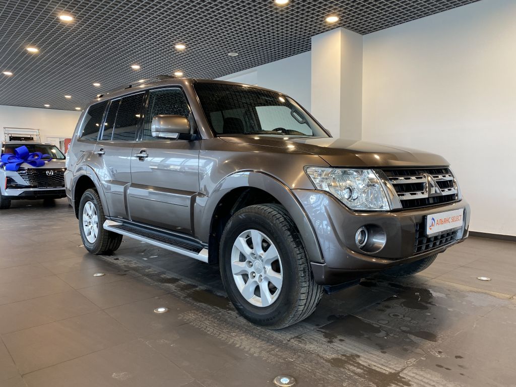 MITSUBISHI PAJERO