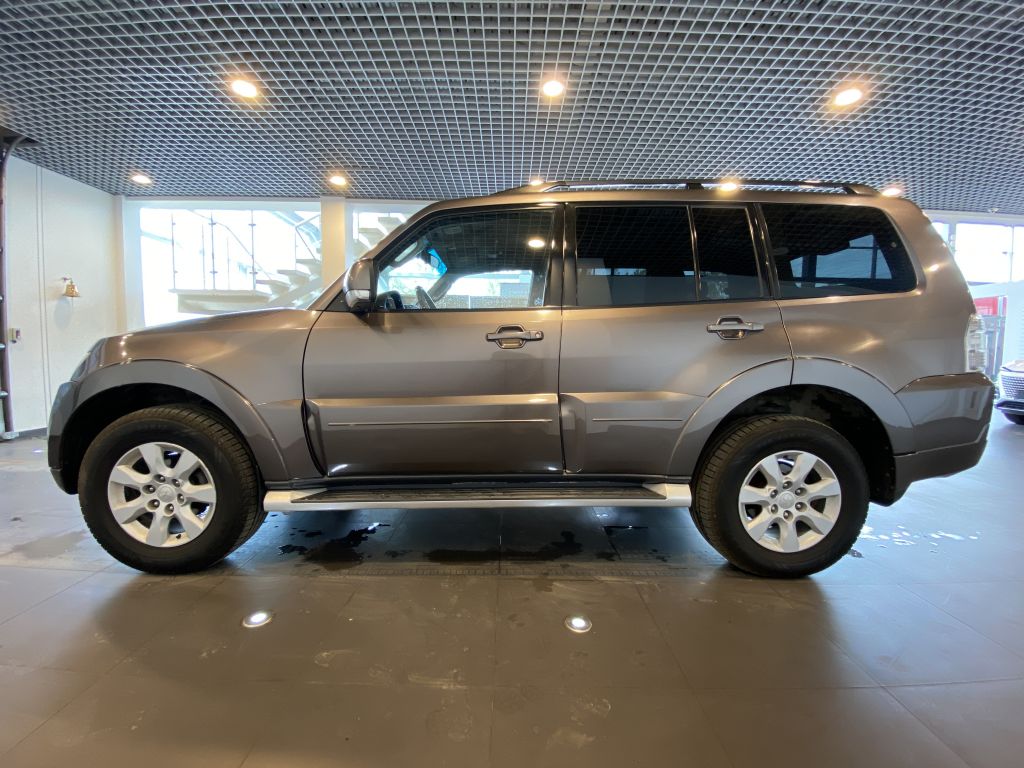 MITSUBISHI PAJERO