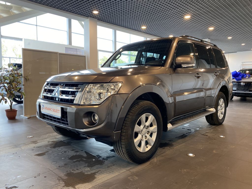 MITSUBISHI PAJERO