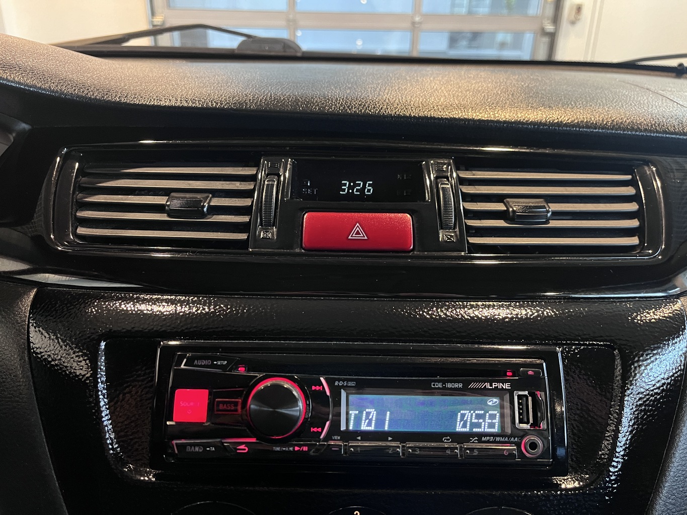 MITSUBISHI LANCER