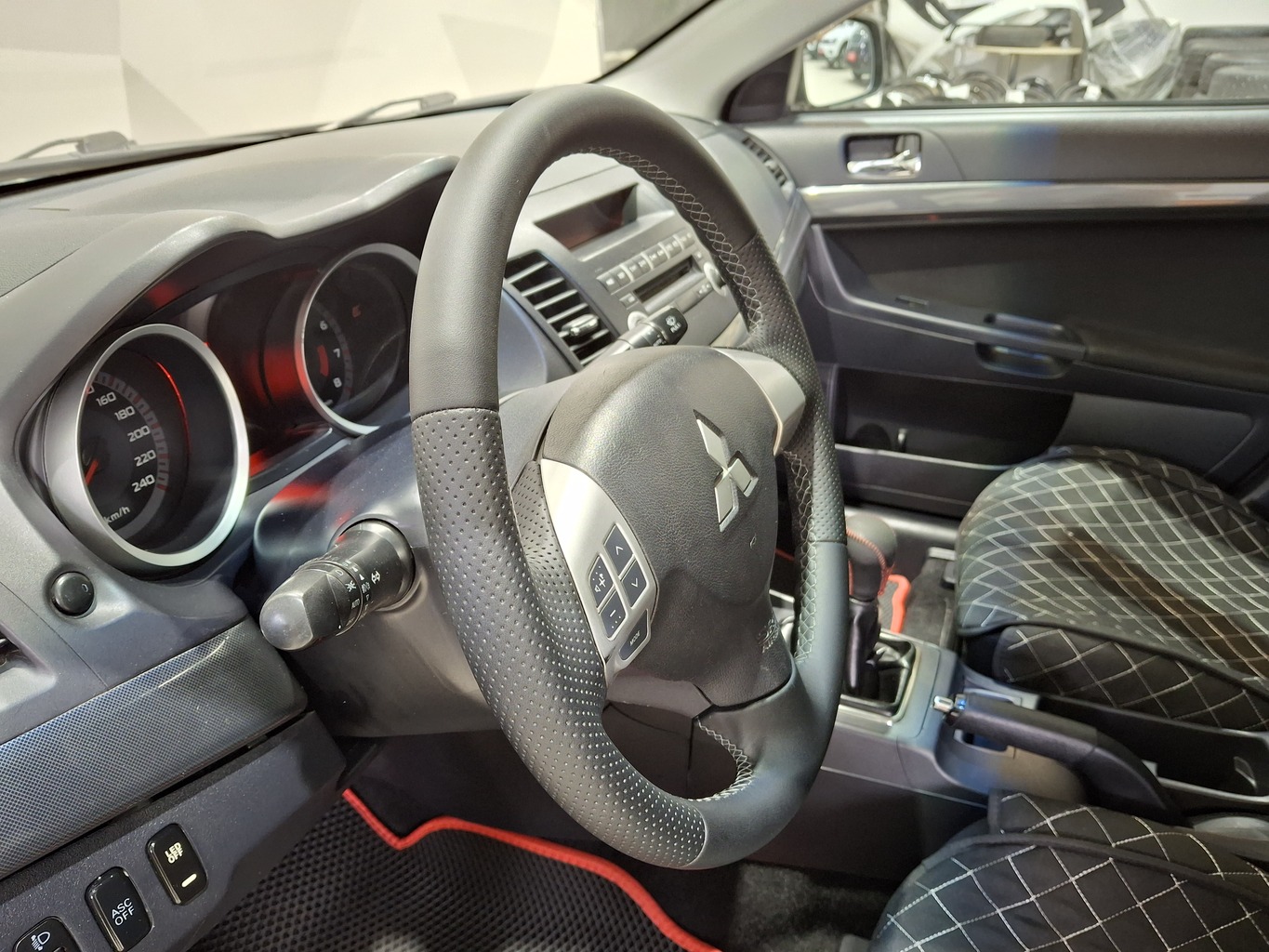 MITSUBISHI LANCER