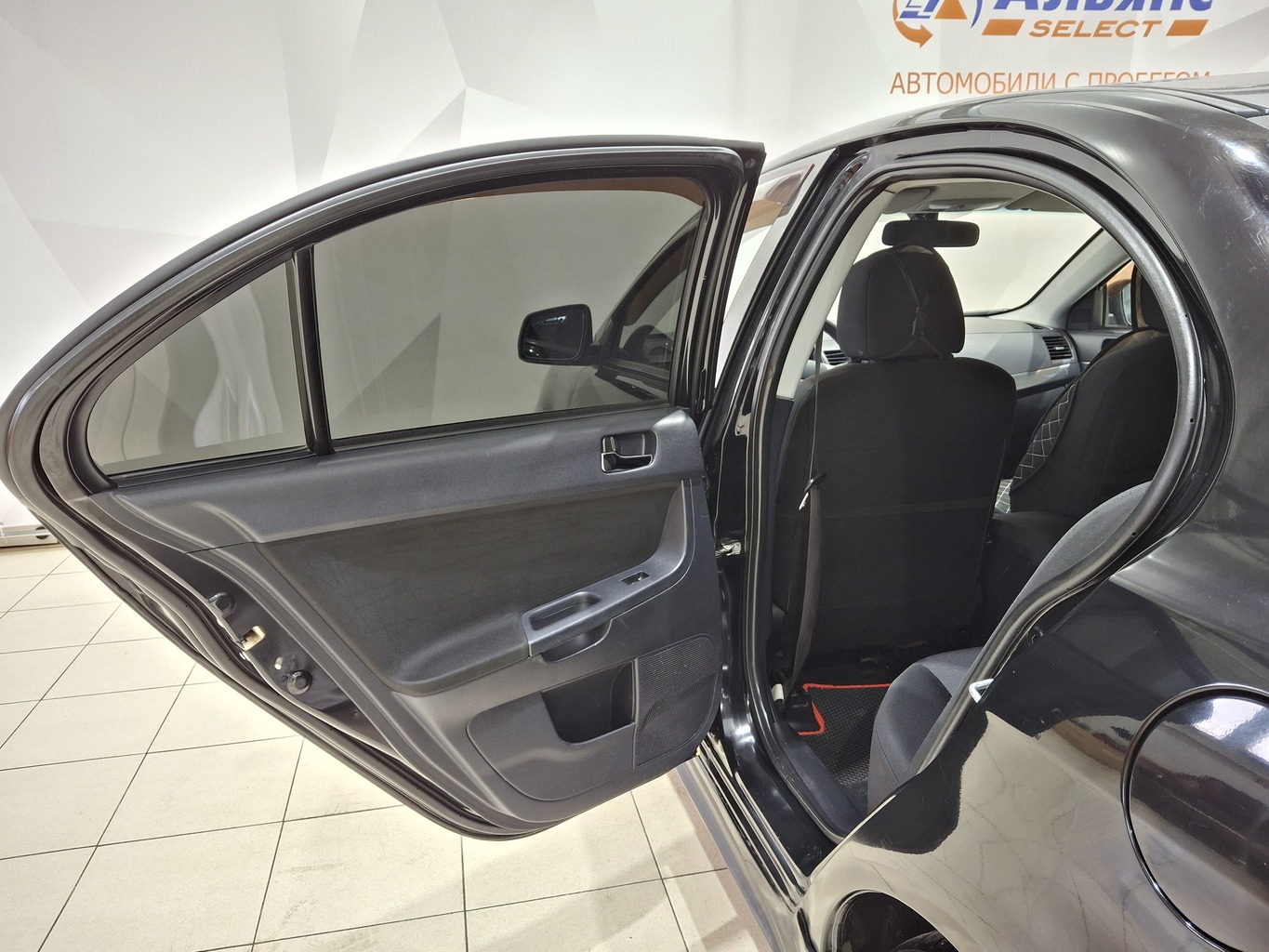 MITSUBISHI LANCER