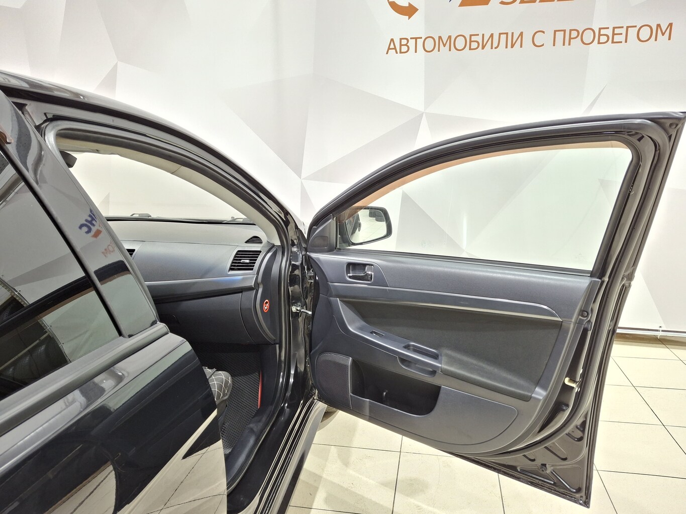 MITSUBISHI LANCER