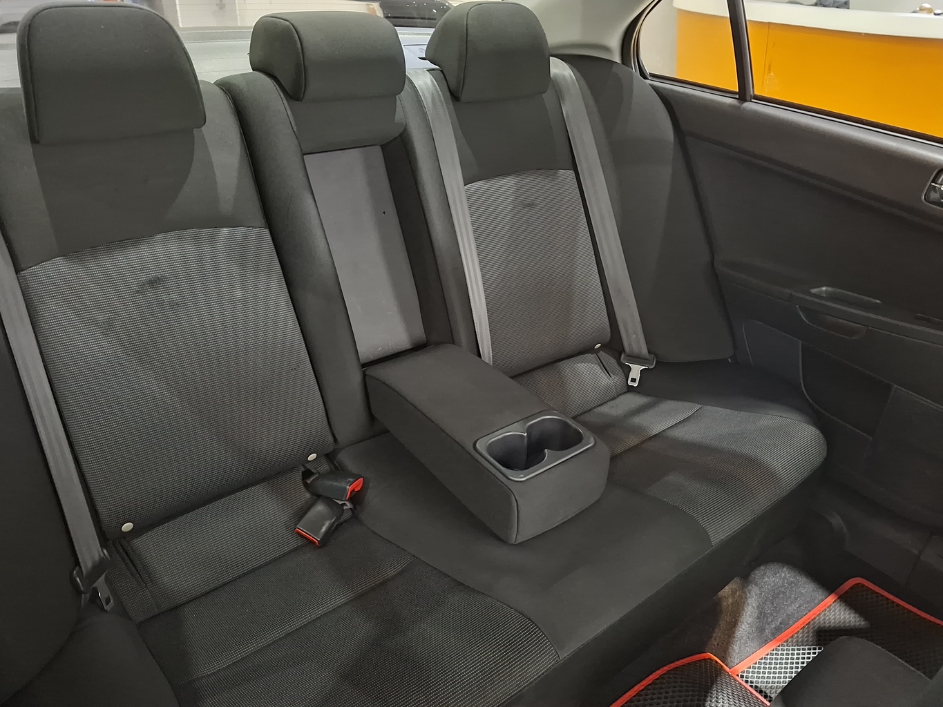 MITSUBISHI LANCER