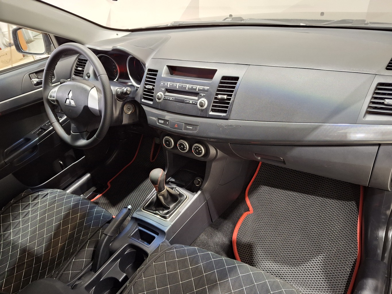 MITSUBISHI LANCER