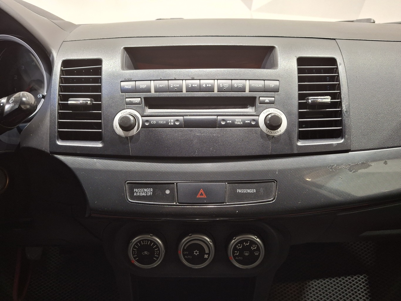 MITSUBISHI LANCER