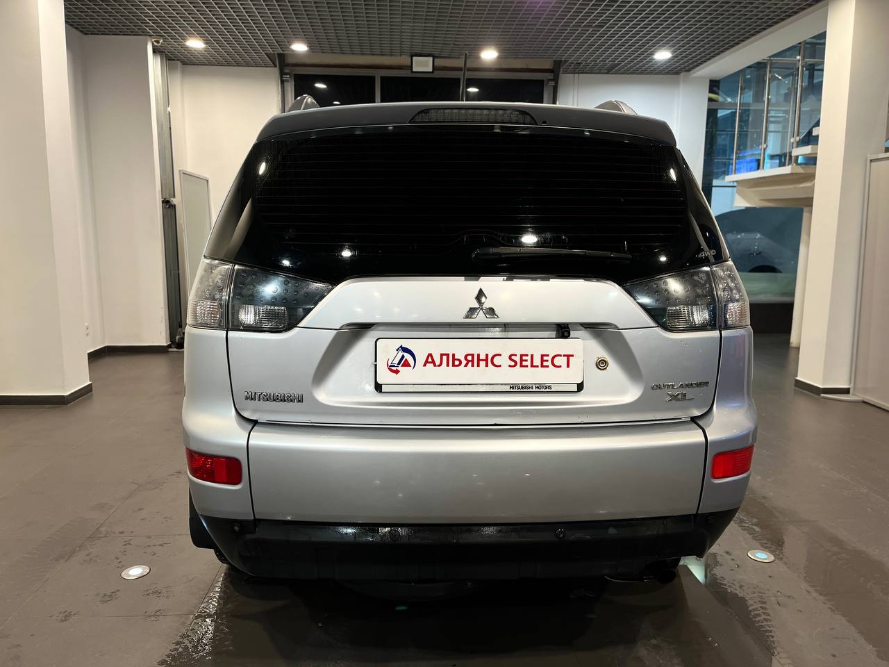 MITSUBISHI OUTLANDER