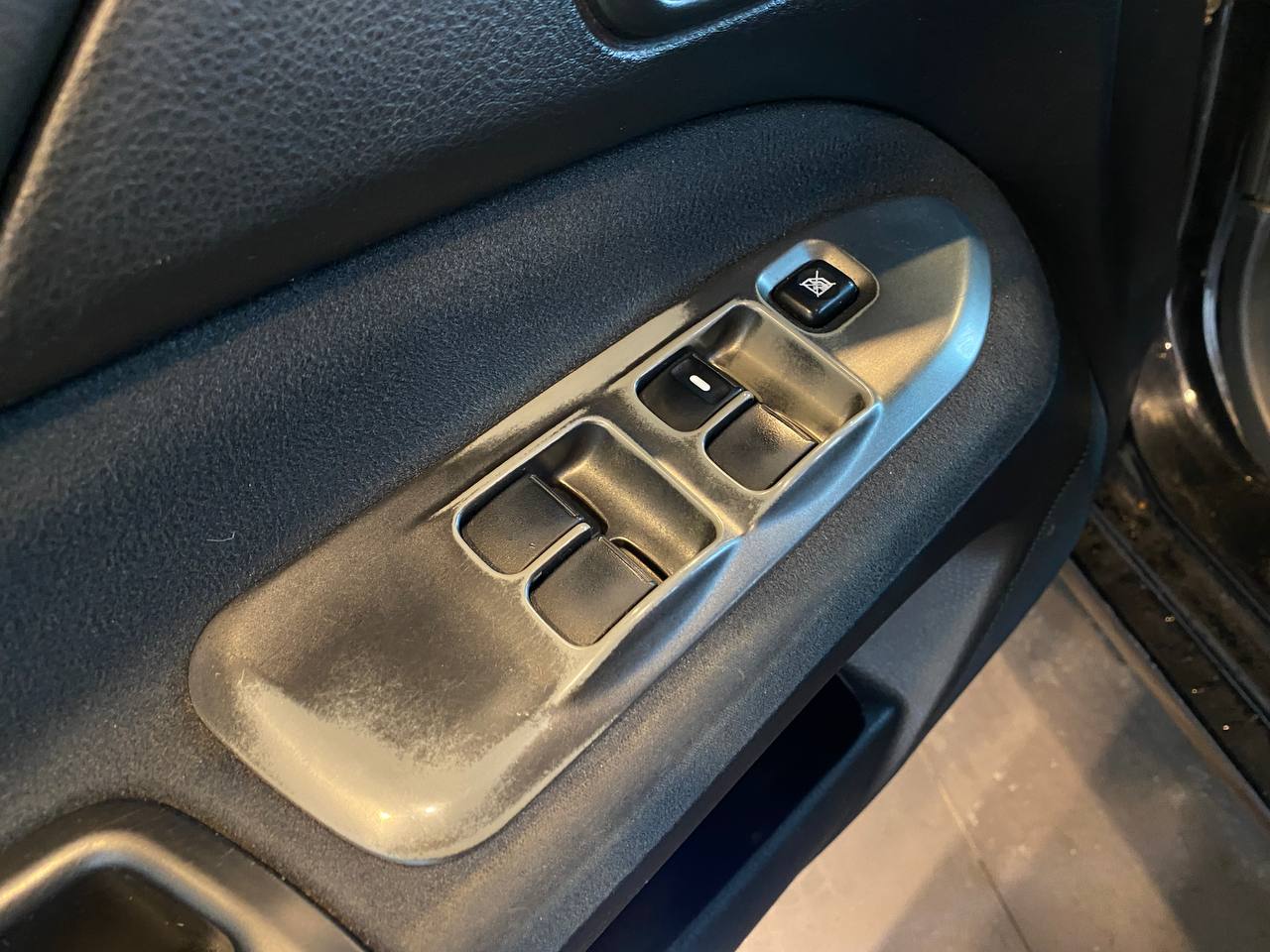 MITSUBISHI LANCER 1.6