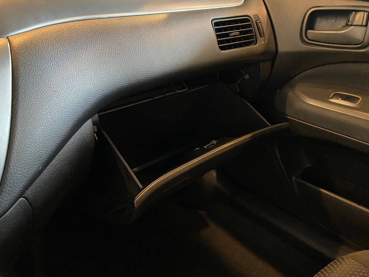 MITSUBISHI LANCER 1.6