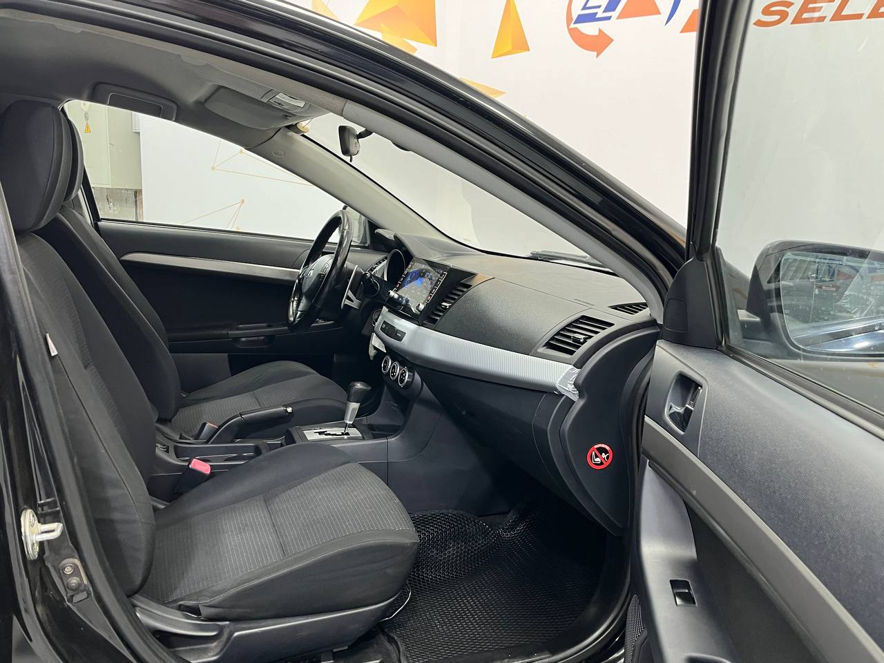 MITSUBISHI LANCER