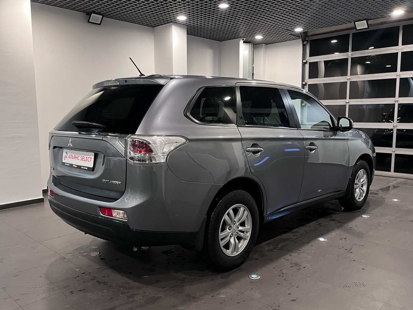 MITSUBISHI OUTLANDER