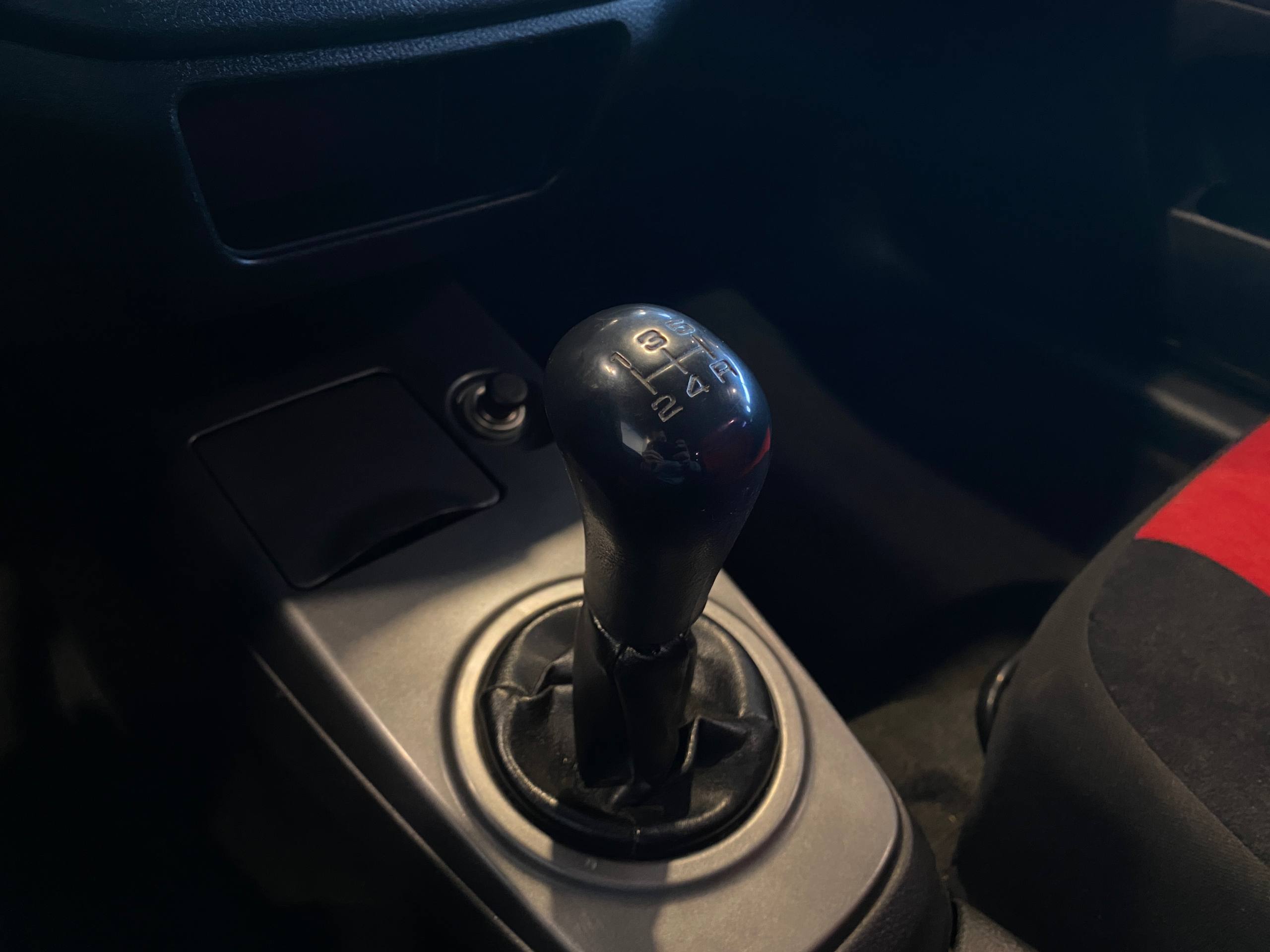 MITSUBISHI LANCER 1.6