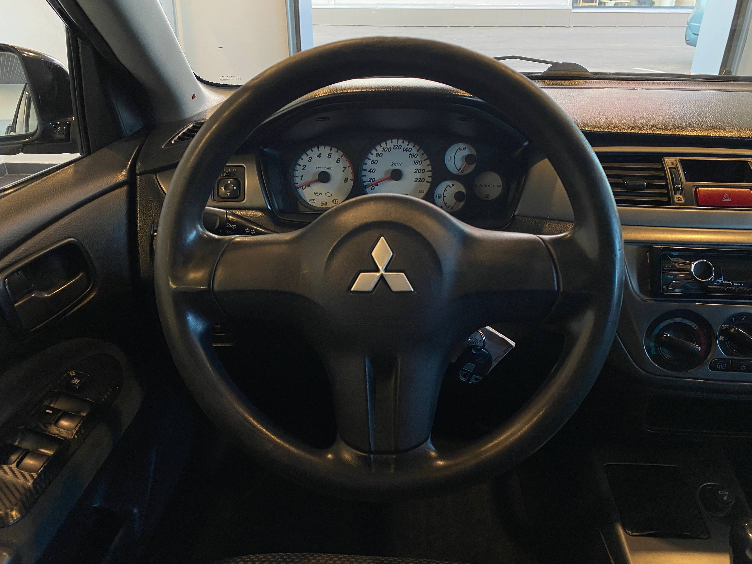 MITSUBISHI LANCER