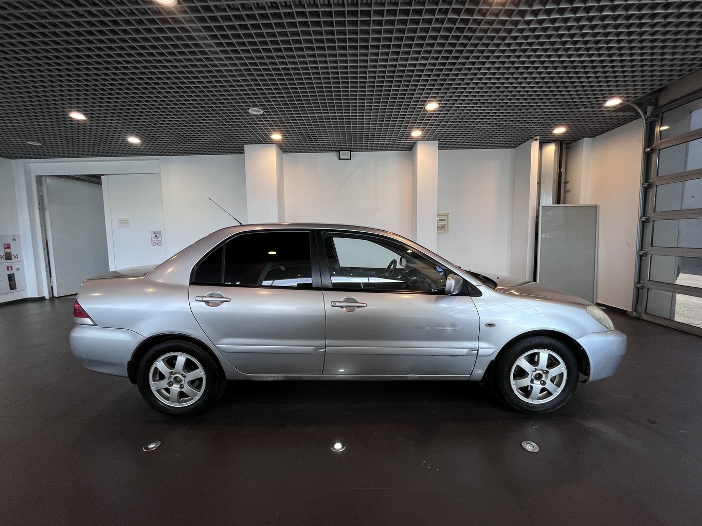 MITSUBISHI LANCER