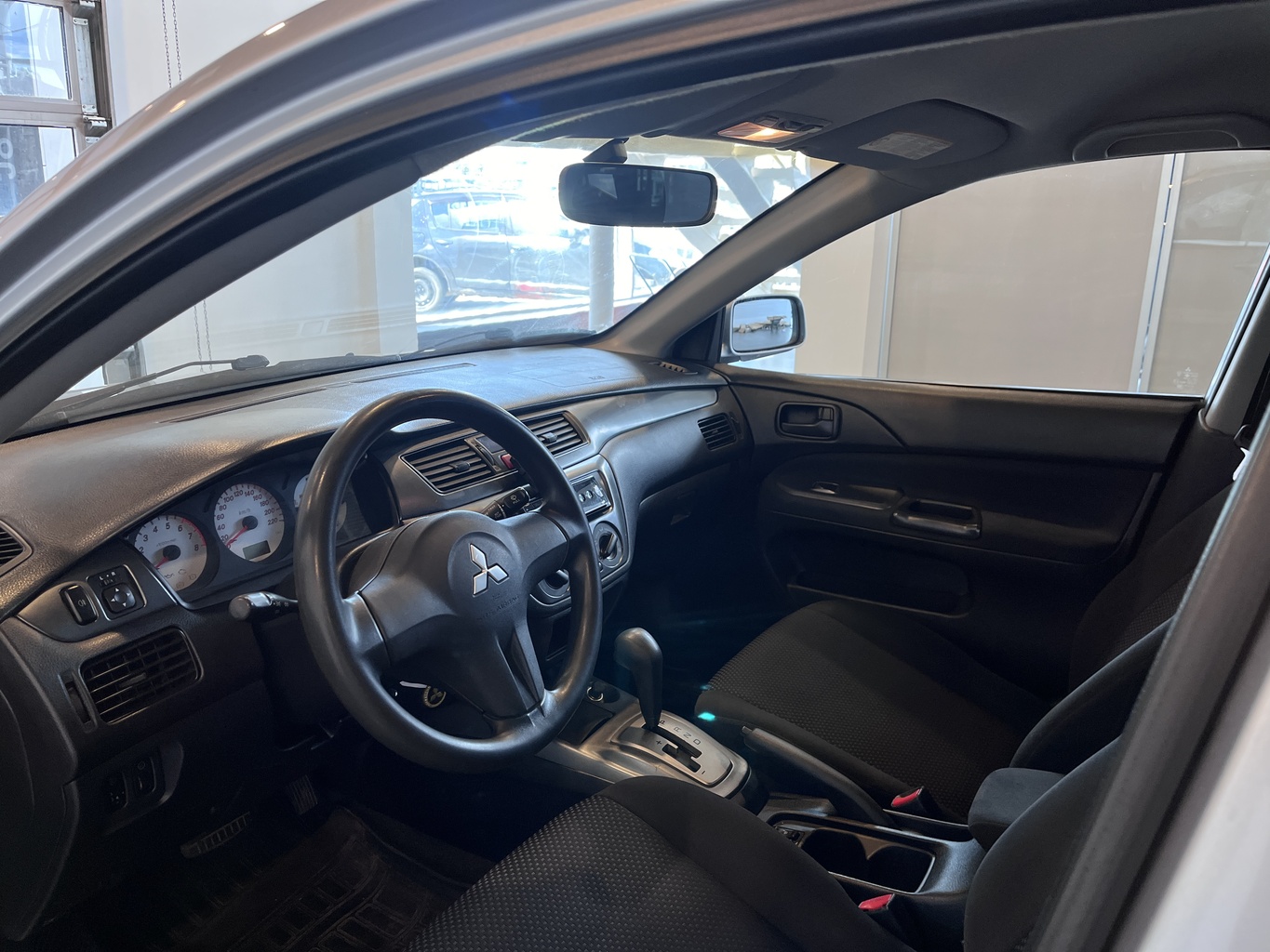 MITSUBISHI LANCER