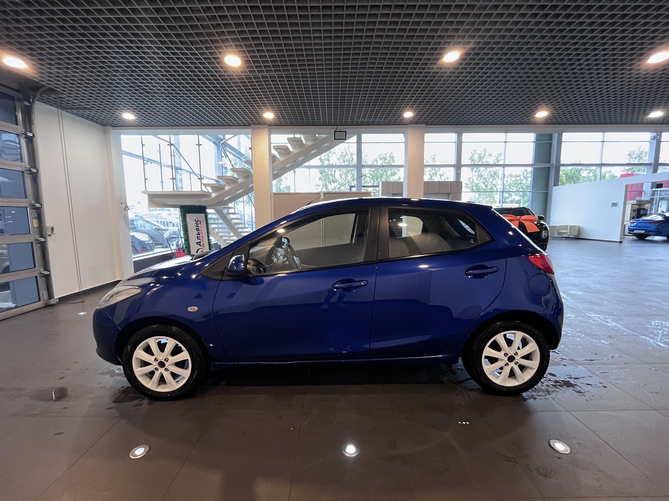 MAZDA 2