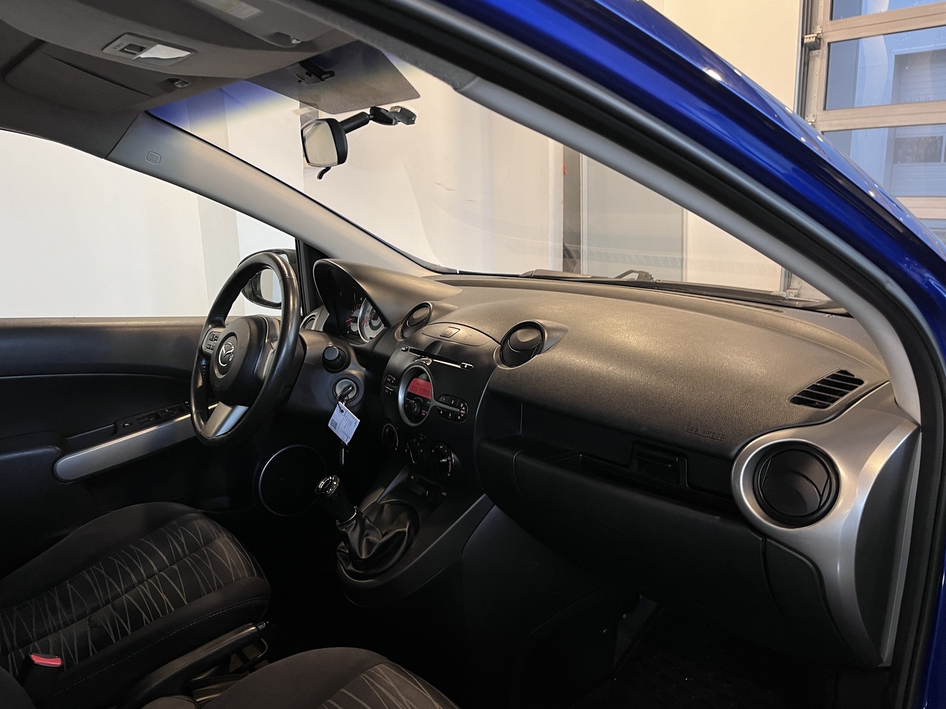 MAZDA 2