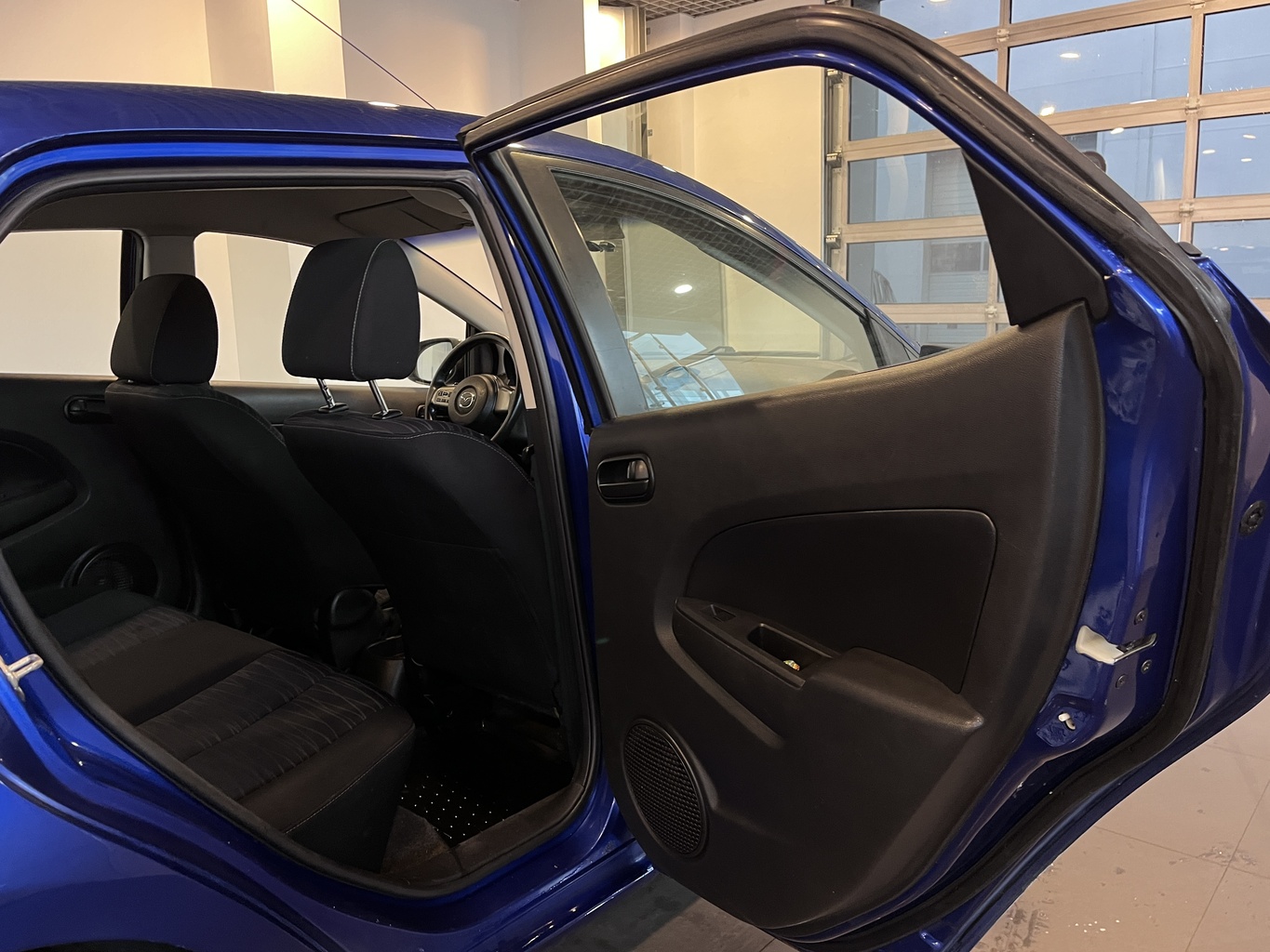 MAZDA 2
