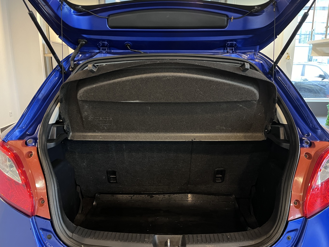 MAZDA 2