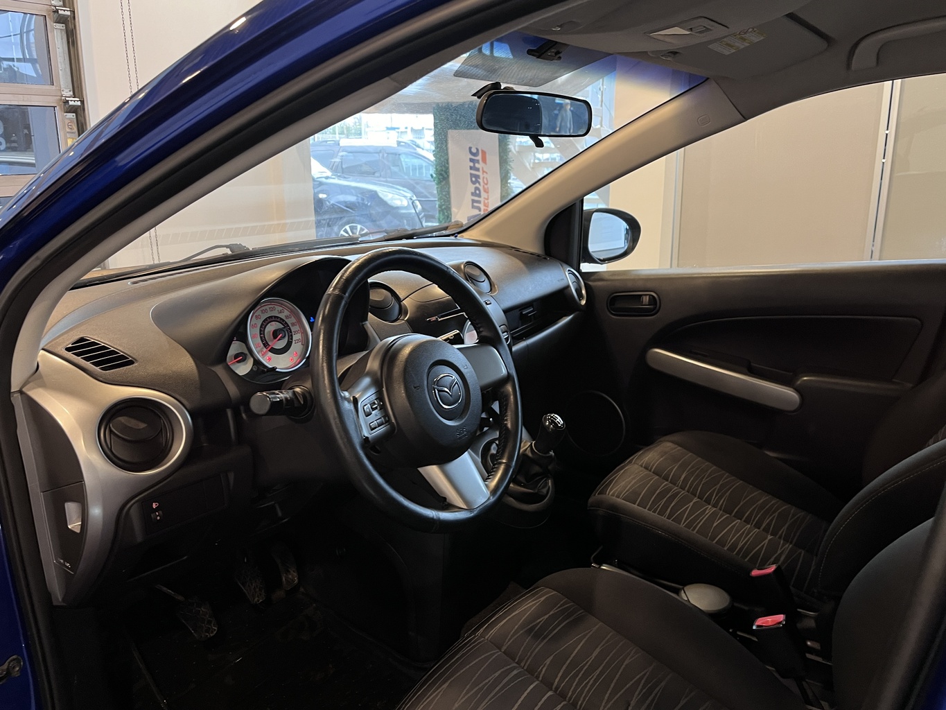 MAZDA 2