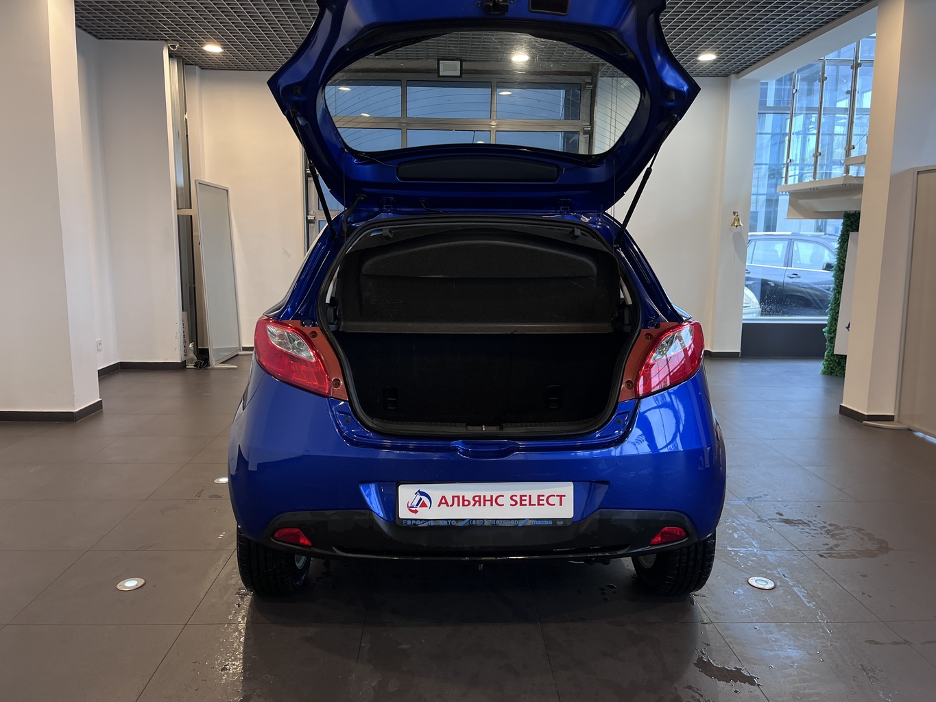MAZDA 2