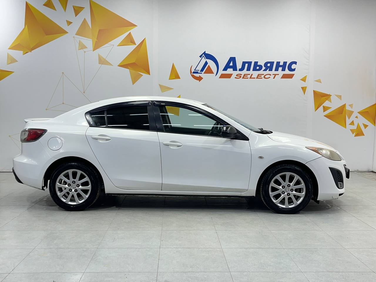 MAZDA 3