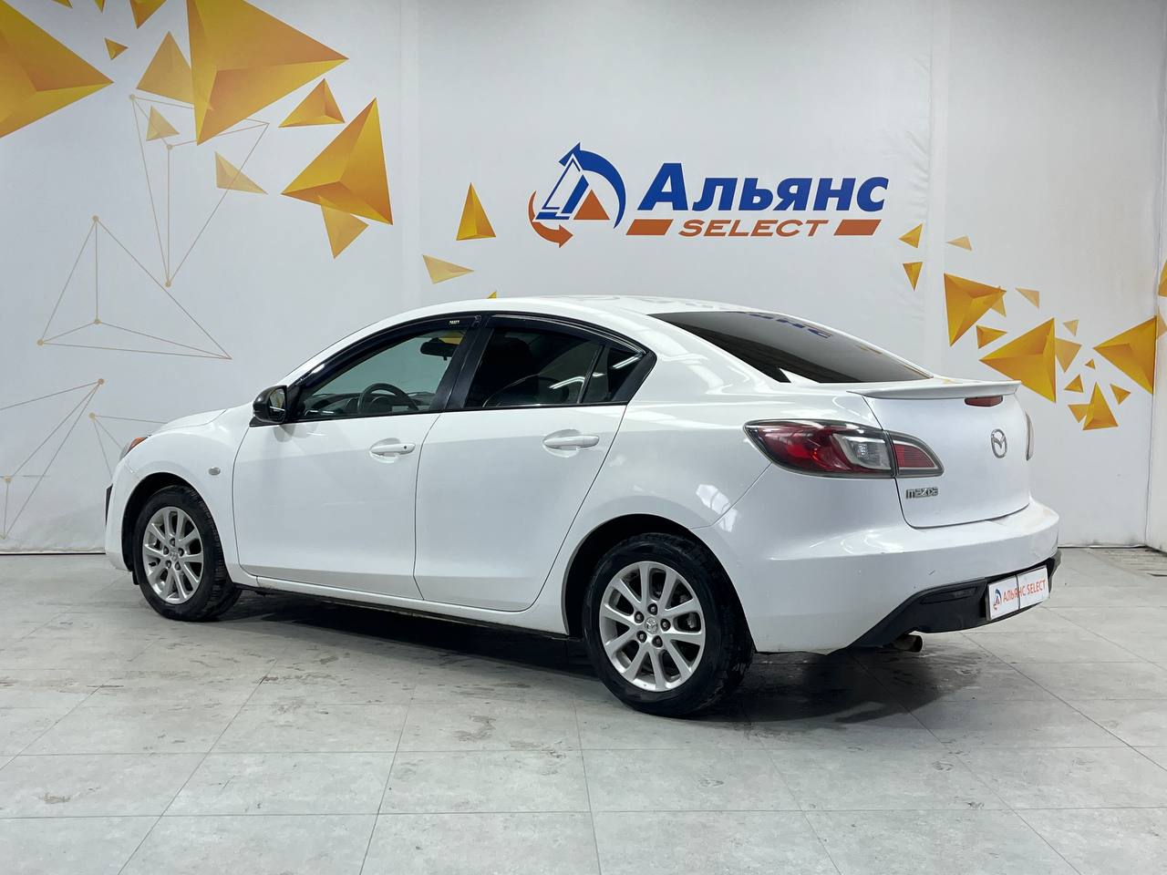 MAZDA 3