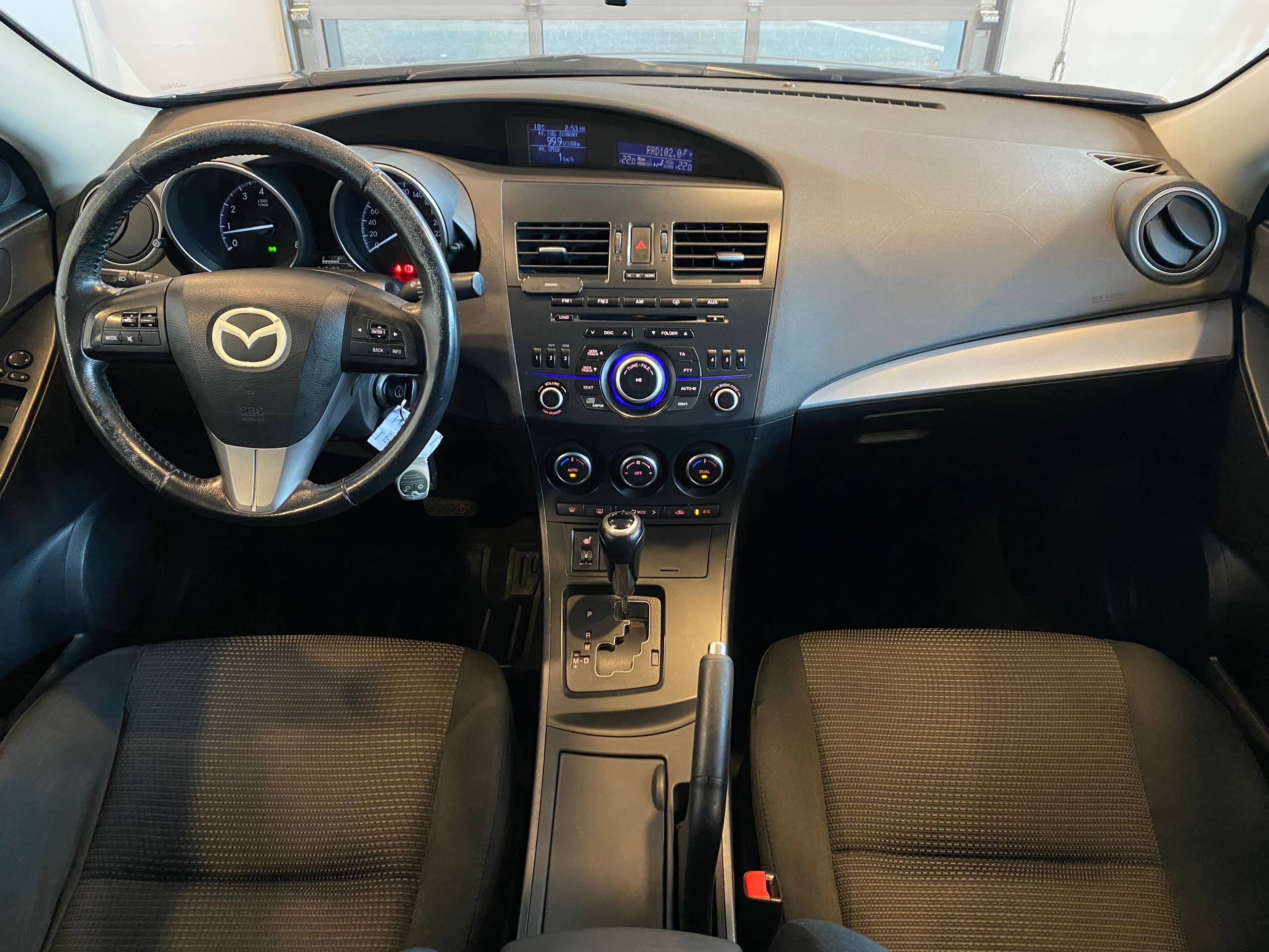 MAZDA 3