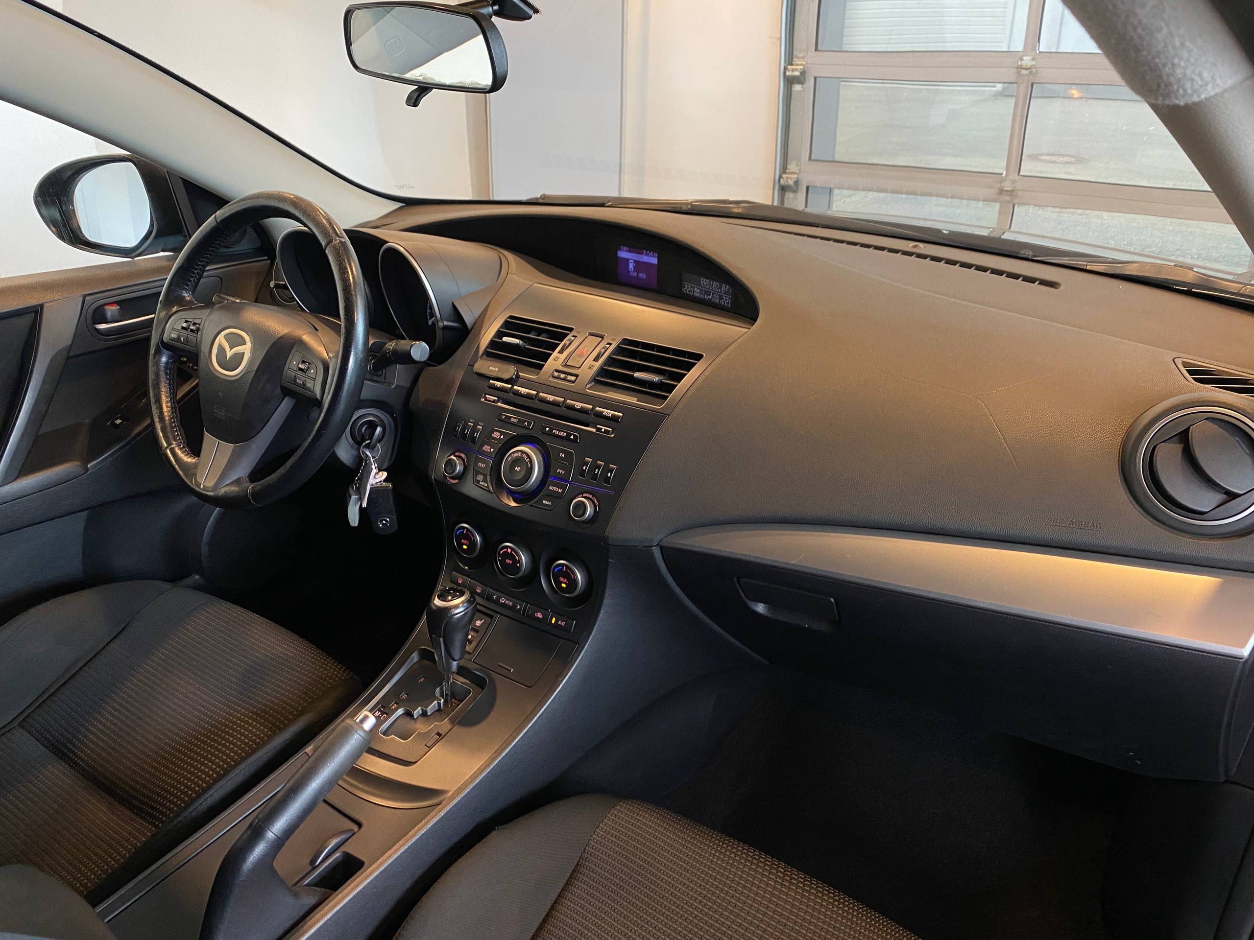 MAZDA 3