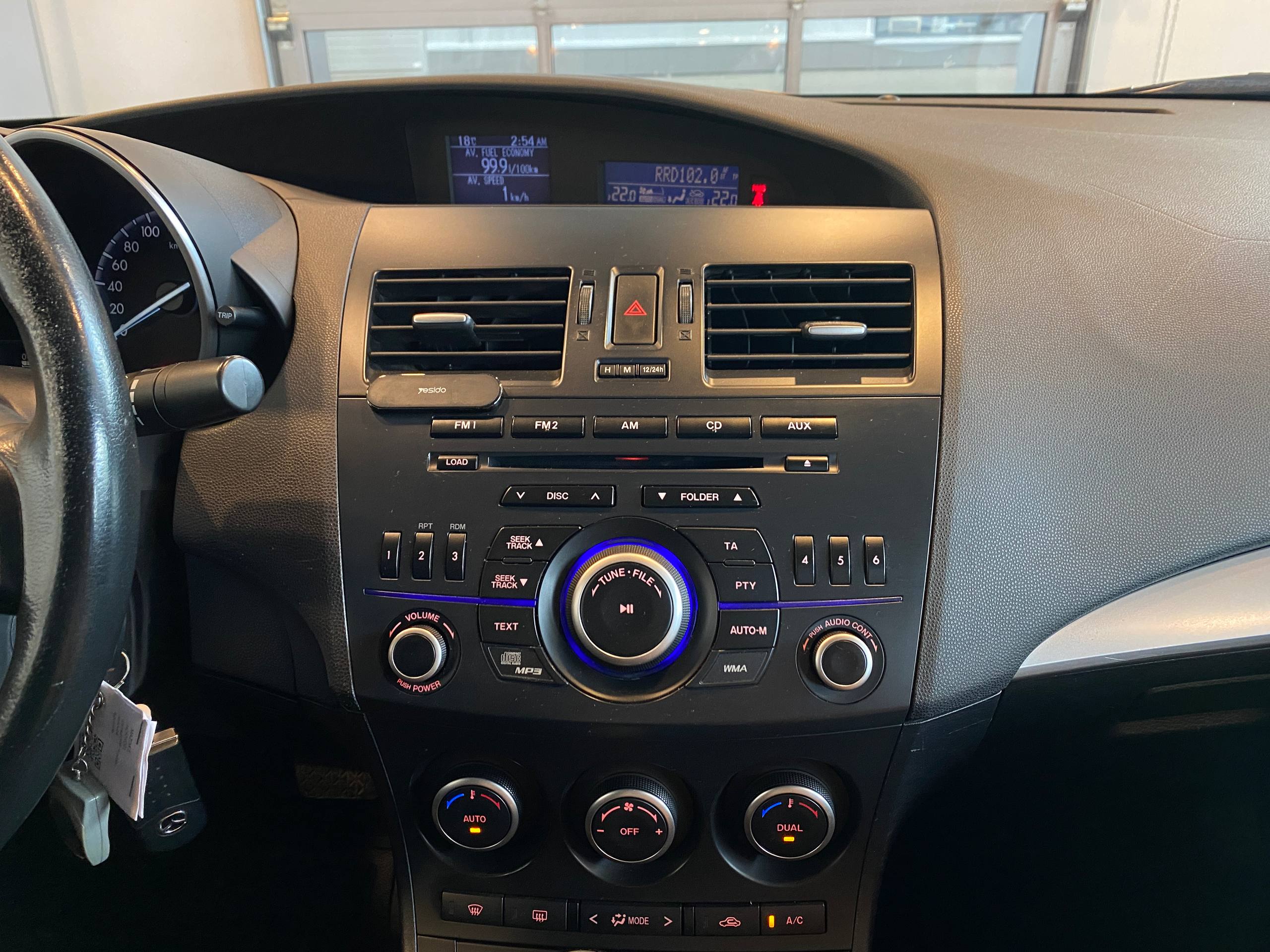 MAZDA 3