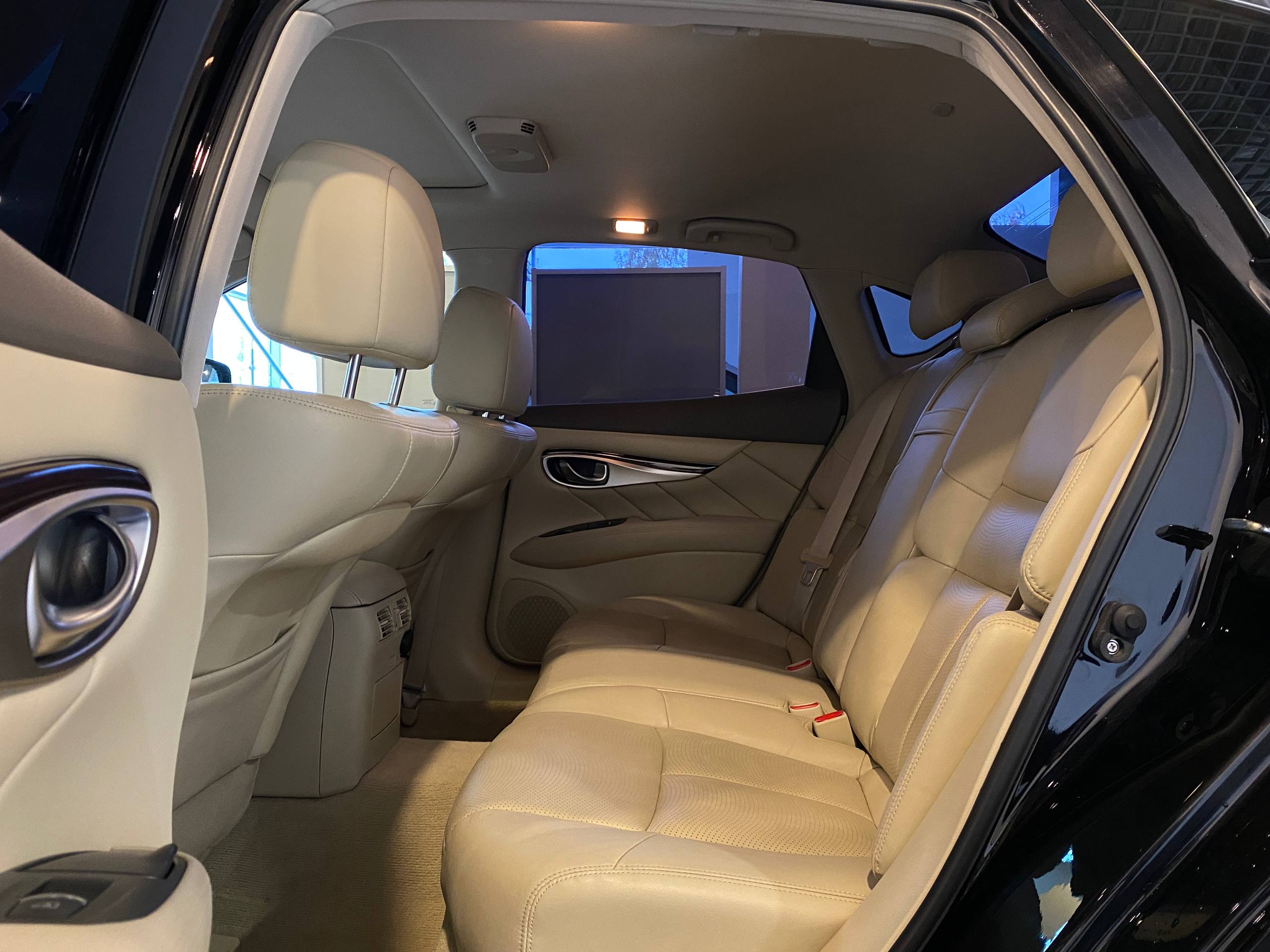 INFINITI Q70
