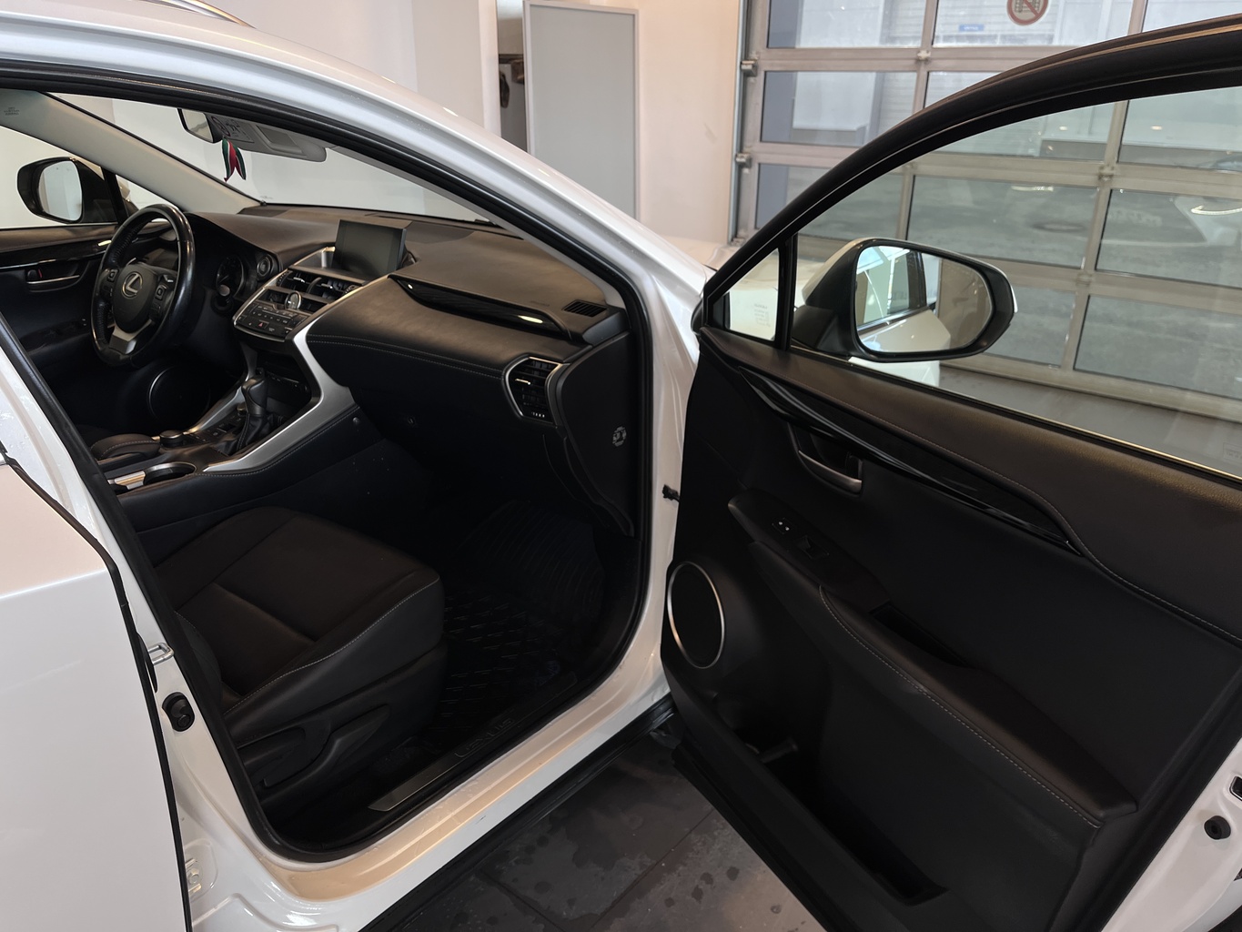 LEXUS NX200
