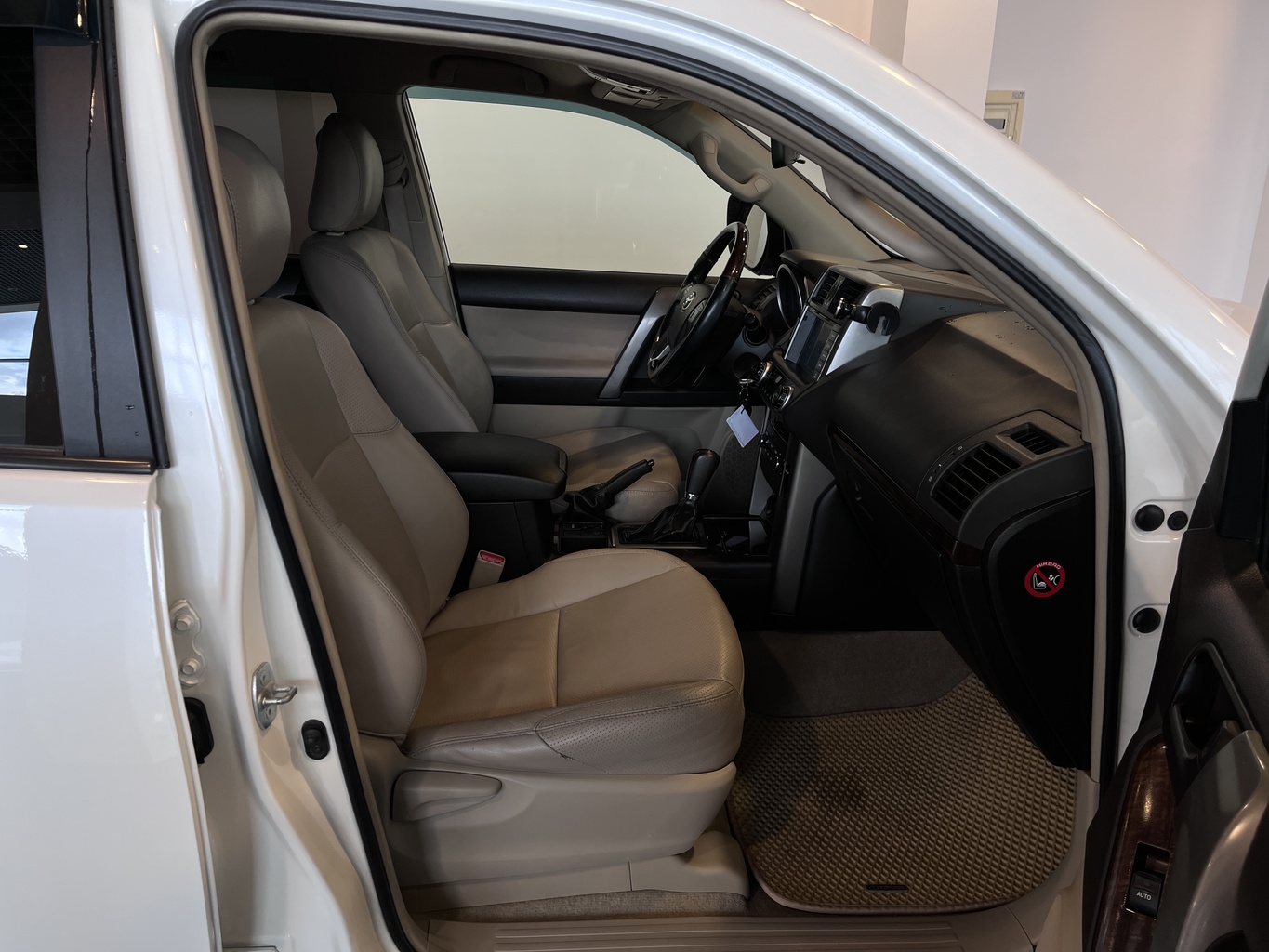 TOYOTA LAND CRUSER